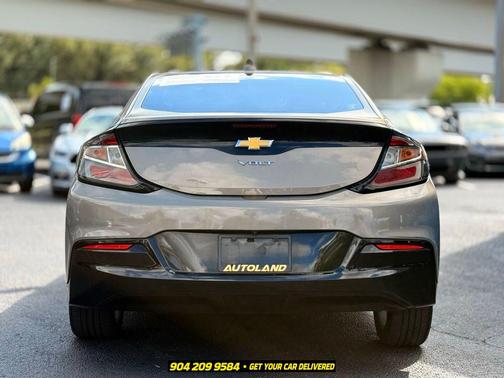 Pepperdust Metallic 2017 Chevrolet Volt LT