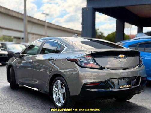 Pepperdust Metallic 2017 Chevrolet Volt LT