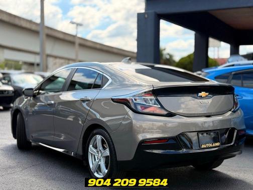 Pepperdust Metallic 2017 Chevrolet Volt LT