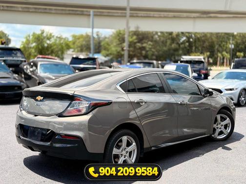 Pepperdust Metallic 2017 Chevrolet Volt LT