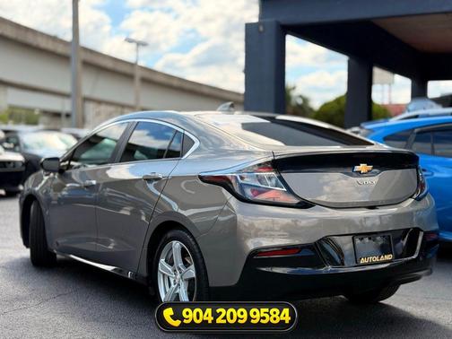 Pepperdust Metallic 2017 Chevrolet Volt LT