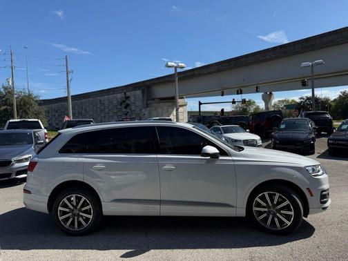 2019 Audi Q7 45 Premium
