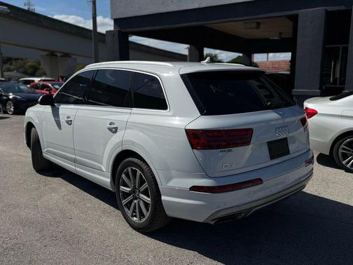 2019 Audi Q7 45 Premium