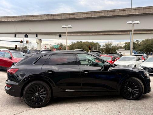 2019 Audi e-tron Premium Plus