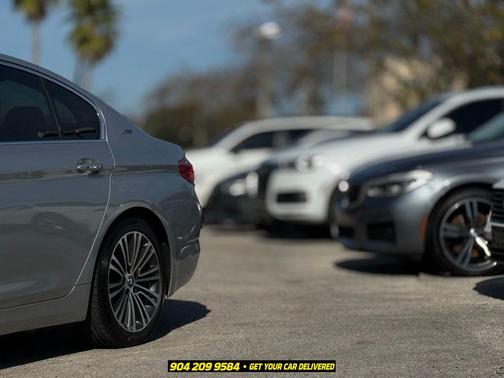 Glacier Silver Metallic 2018 BMW 530e iPerformance