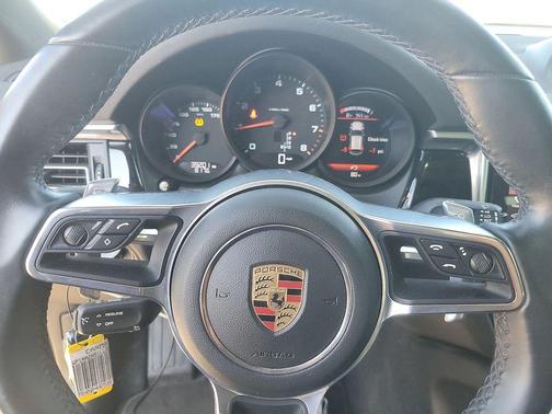 2020 Porsche Macan Base