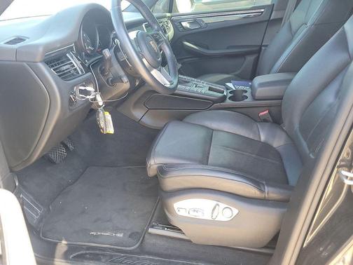 2020 Porsche Macan Base