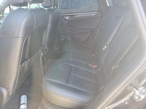 2020 Porsche Macan Base