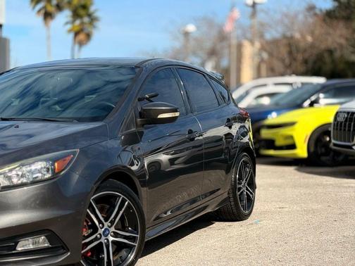 2018 Ford Focus ST 