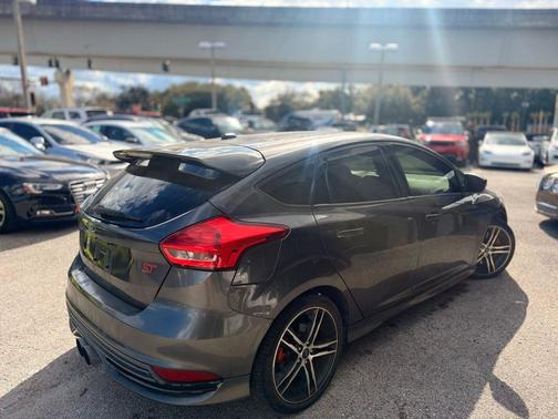 2018 Ford Focus ST 
