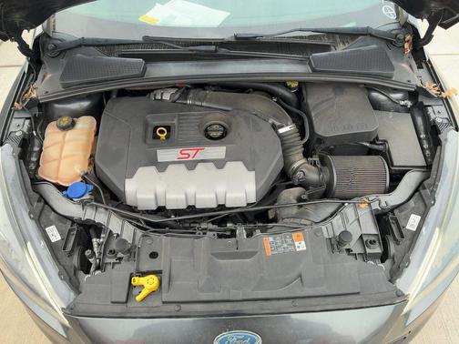 2018 Ford Focus ST 