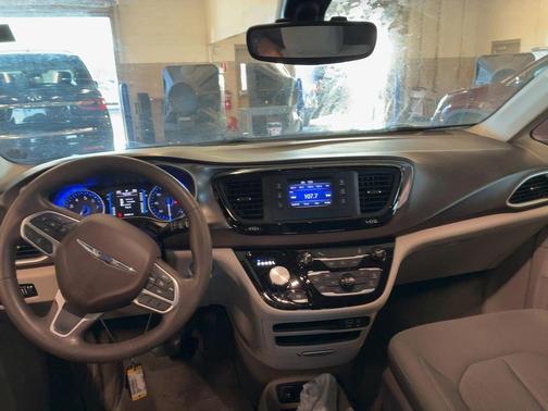 2017 Chrysler Pacifica LX