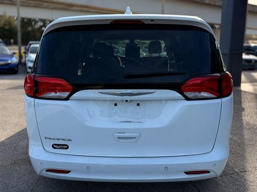 2017 Chrysler Pacifica LX