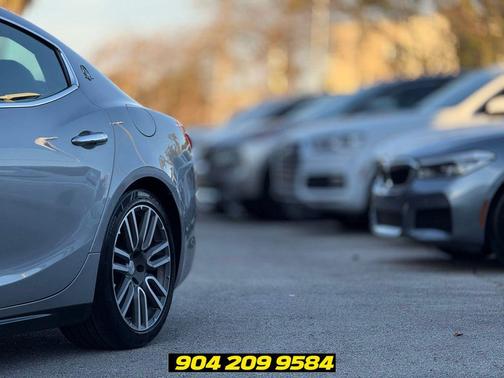 Bianco Alpi Pearlescent 2018 Maserati Ghibli Base