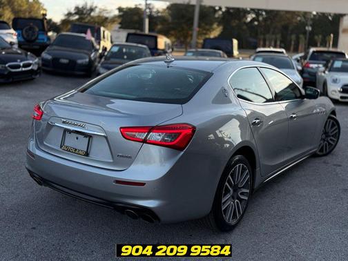 Bianco Alpi Pearlescent 2018 Maserati Ghibli Base