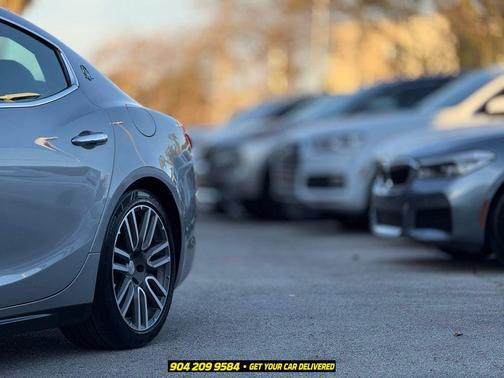 Bianco Alpi Pearlescent 2018 Maserati Ghibli Base