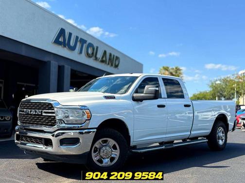 Bright White Clearcoat 2023 RAM 2500 Tradesman Crew Cab 4x2 8' Box