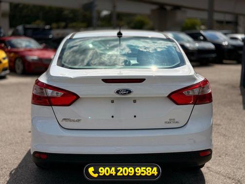 Ingot Silver Metallic 2014 Ford Focus SE