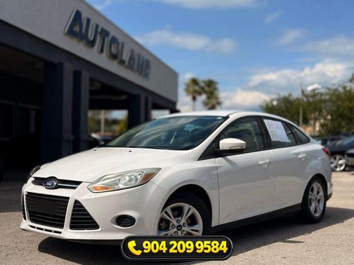Ingot Silver Metallic 2014 Ford Focus SE