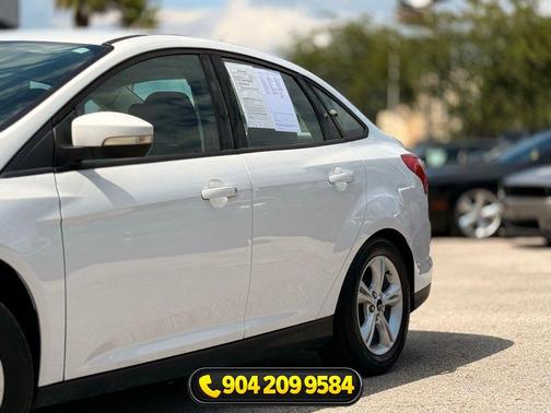 Ingot Silver Metallic 2014 Ford Focus SE