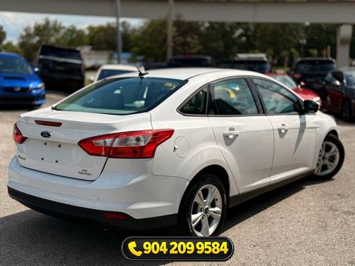 Ingot Silver Metallic 2014 Ford Focus SE
