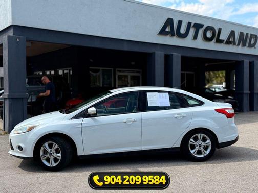 Ingot Silver Metallic 2014 Ford Focus SE