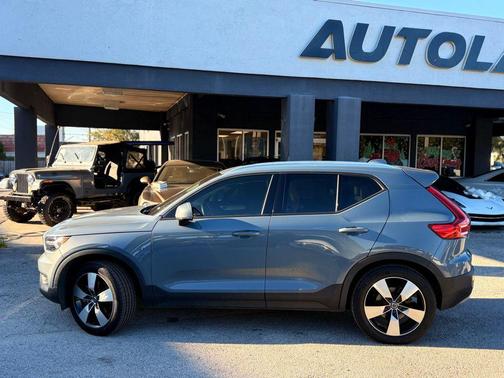 2020 Volvo XC40 T5 Momentum