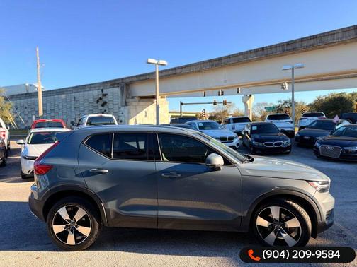2020 Volvo XC40 T5 Momentum
