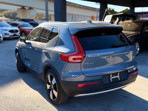 2020 Volvo XC40 T5 Momentum