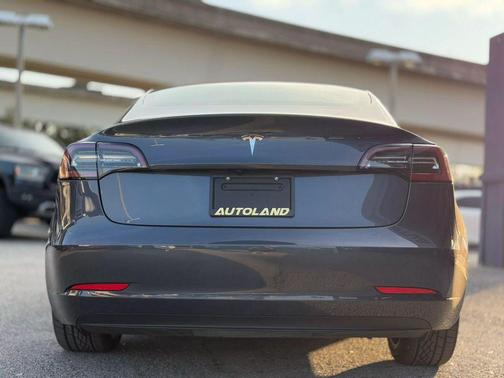 2022 Tesla Model 3 Standard Range