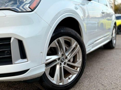 2020 Audi Q7 45 Premium Plus