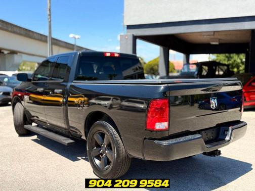 Brilliant Black Crystal Pearlcoat 2018 RAM 1500 Express