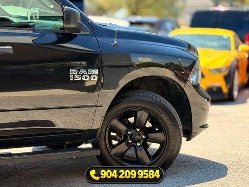 Brilliant Black Crystal Pearlcoat 2018 RAM 1500 Express