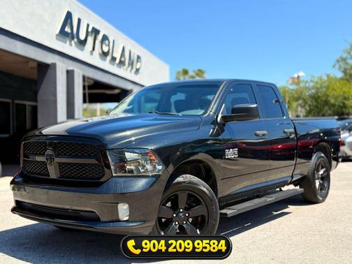 Brilliant Black Crystal Pearlcoat 2018 RAM 1500 Express