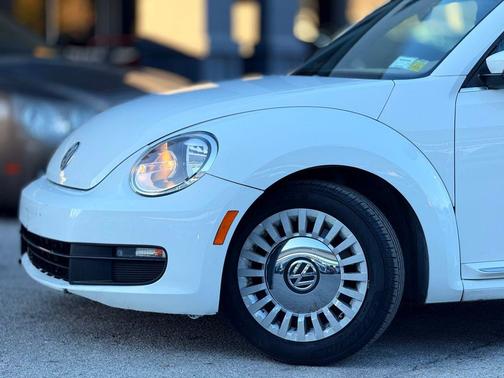 2014 Volkswagen Beetle Auto 1.8T w/Tech