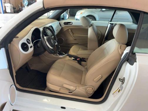 2014 Volkswagen Beetle Auto 1.8T w/Tech