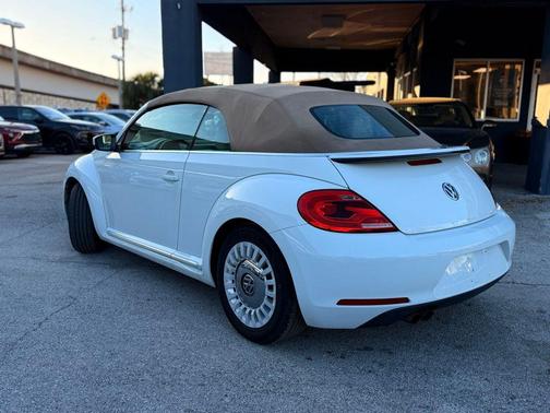 2014 Volkswagen Beetle Auto 1.8T w/Tech
