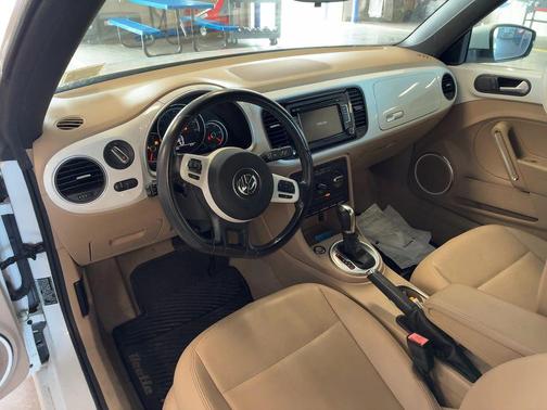 2014 Volkswagen Beetle Auto 1.8T w/Tech