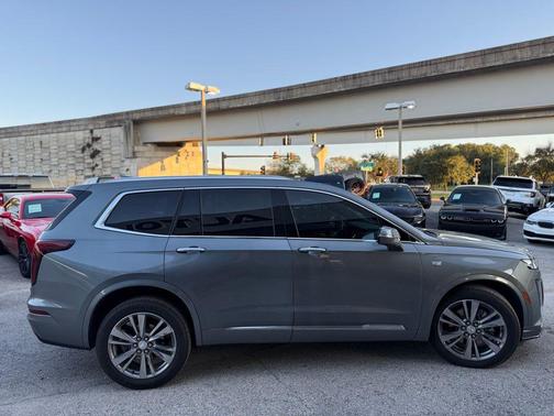 2022 Cadillac XT6 Premium Luxury FWD