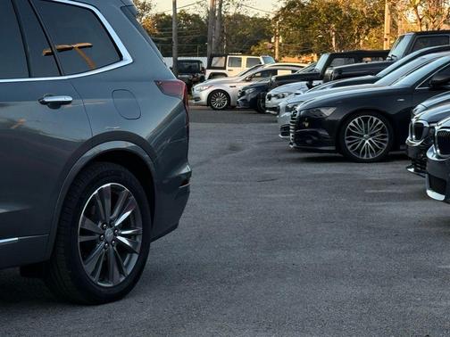 2022 Cadillac XT6 Premium Luxury FWD