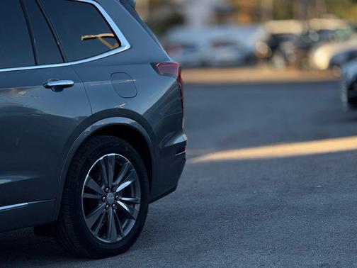 2022 Cadillac XT6 Premium Luxury FWD