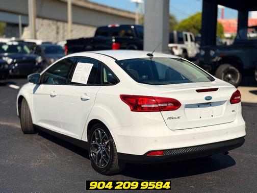 Oxford White 2018 Ford Focus SEL
