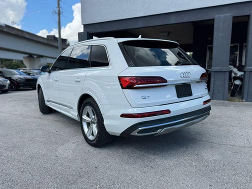 2022 Audi Q7 45 Premium