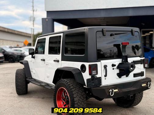 Bright White Clearcoat 2017 Jeep Wrangler Unlimited Sahara