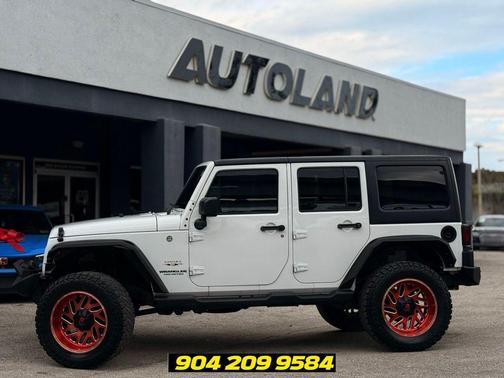 Bright White Clearcoat 2017 Jeep Wrangler Unlimited Sahara