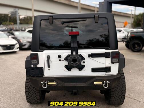Bright White Clearcoat 2017 Jeep Wrangler Unlimited Sahara
