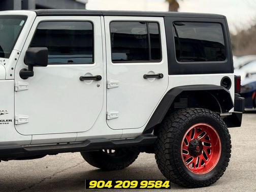Bright White Clearcoat 2017 Jeep Wrangler Unlimited Sahara