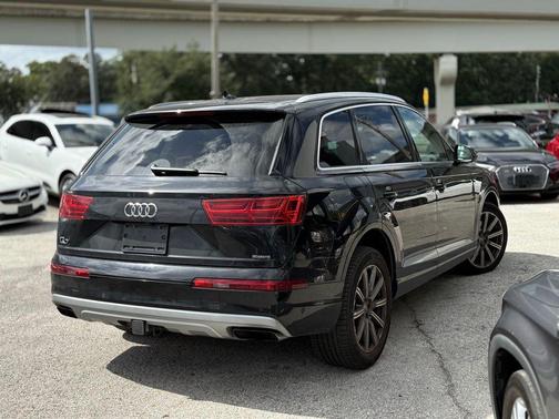 2019 Audi Q7 55 Premium Plus