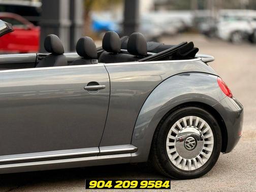 Platinum Gray Metallic/Black Roof 2016 Volkswagen Beetle 1.8T S