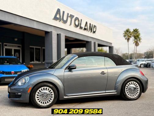 Platinum Gray Metallic/Black Roof 2016 Volkswagen Beetle 1.8T S